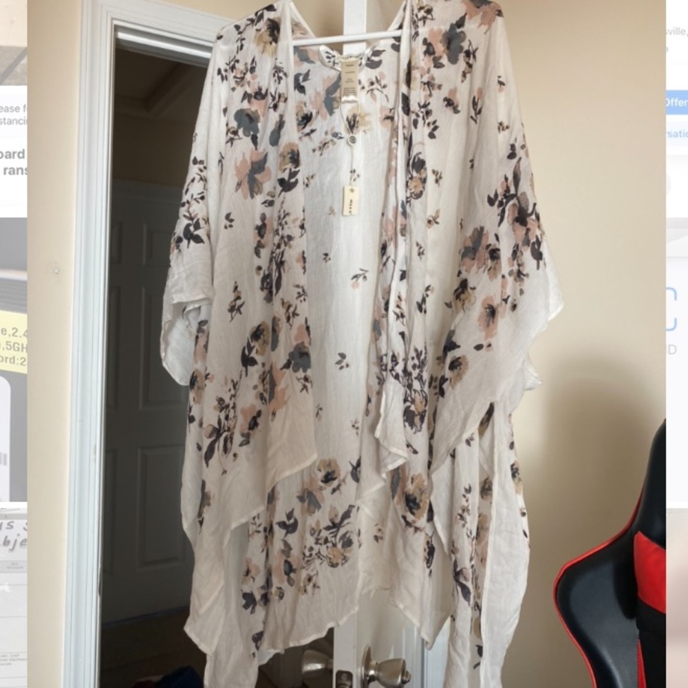 NWT One size throw on shrug